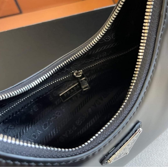 Boho Prada Shoulder Bag - Picture 4 of 4